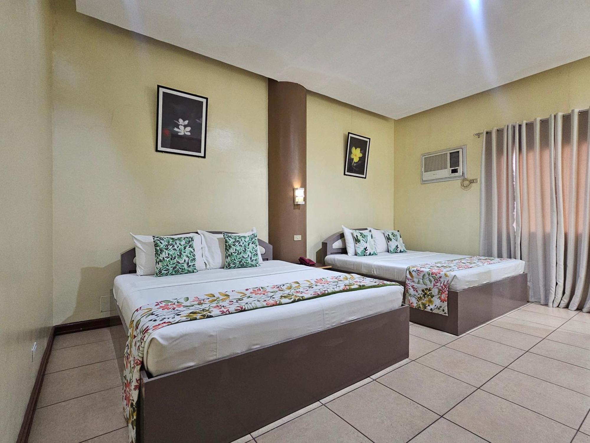 Hotel Nicanor Dumaguete City Екстер'єр фото