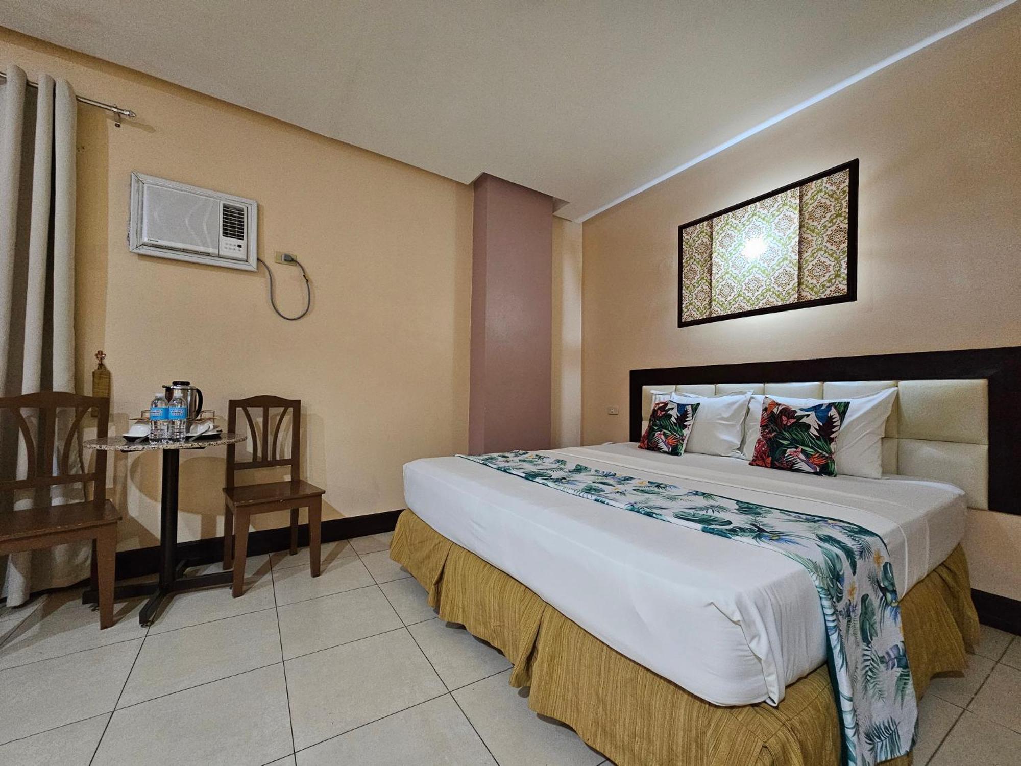 Hotel Nicanor Dumaguete City Екстер'єр фото
